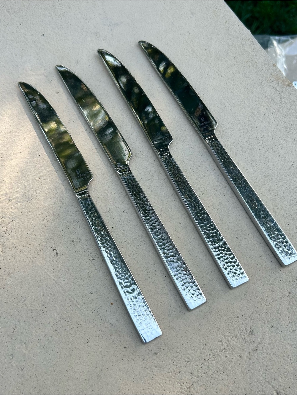 Oneida Chefs Table Hammered Stainless Steel Set of 4 Dinner Knives